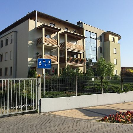 Apartament Pod Sosnami Ustka Esterno foto
